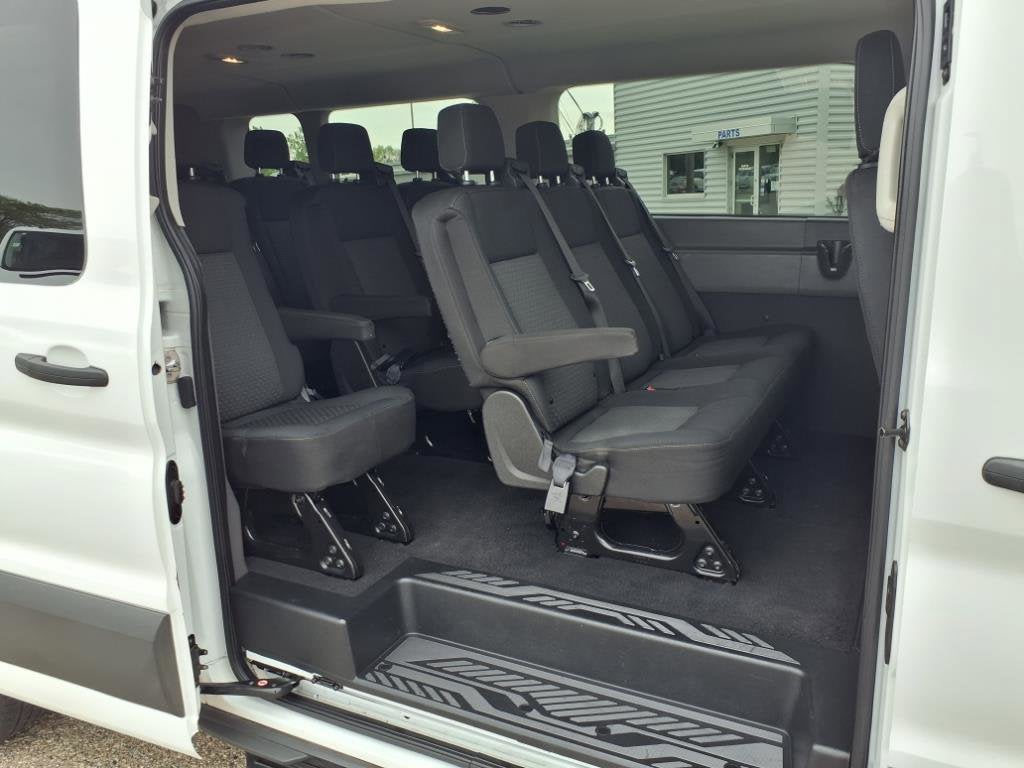 2023 Ford Transit Passenger Wagon XLT