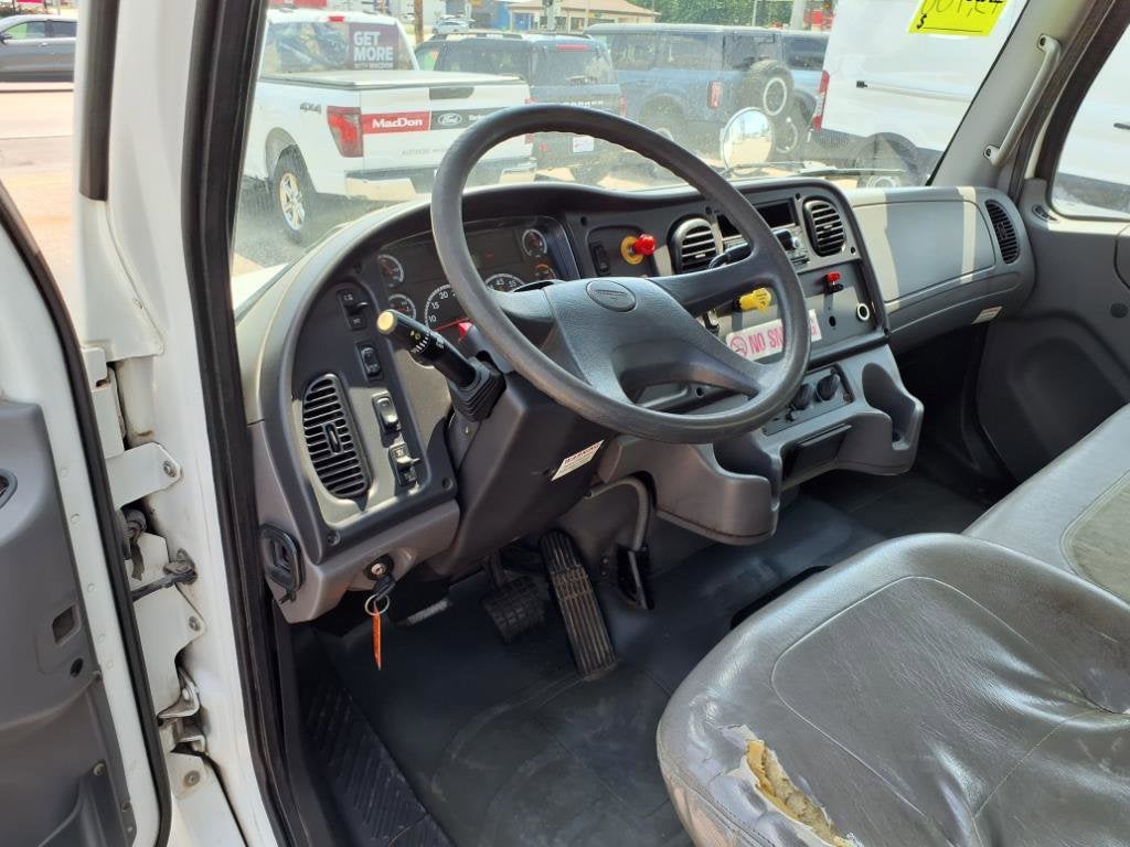 2006 Freightliner M2 Base