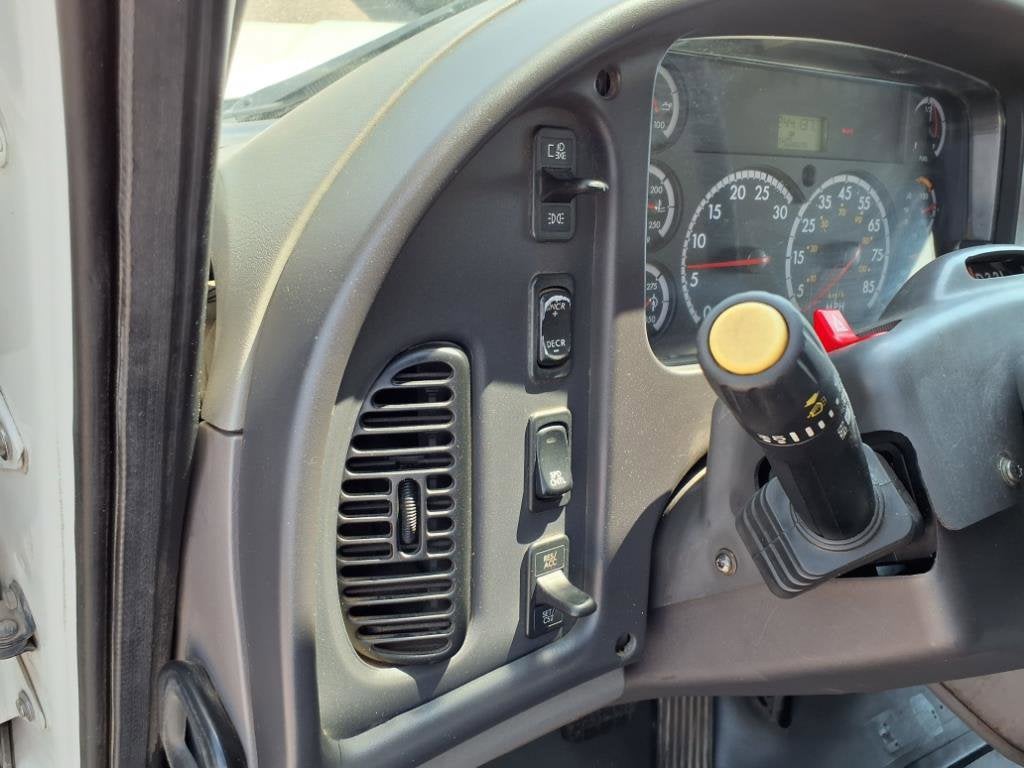 2006 Freightliner M2 Base