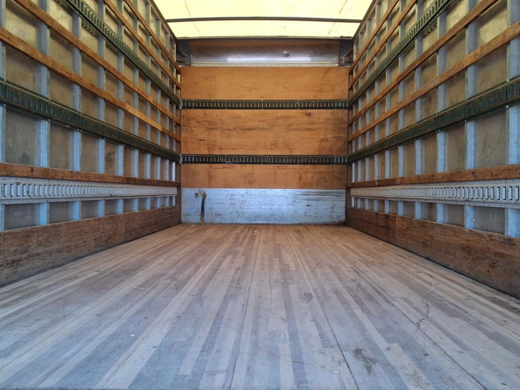 2006 Freightliner M2 Base