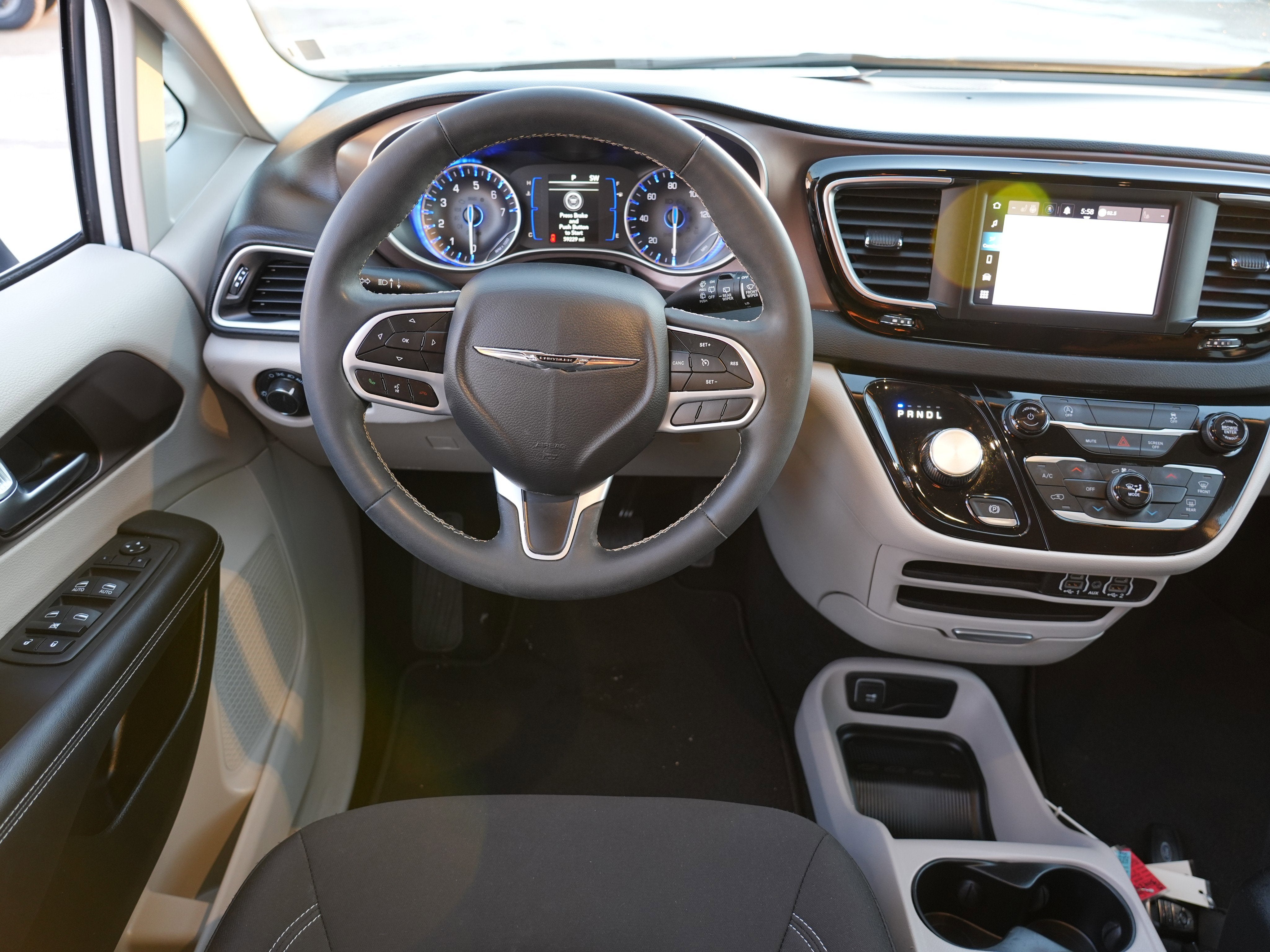 2023 Chrysler Voyager LX