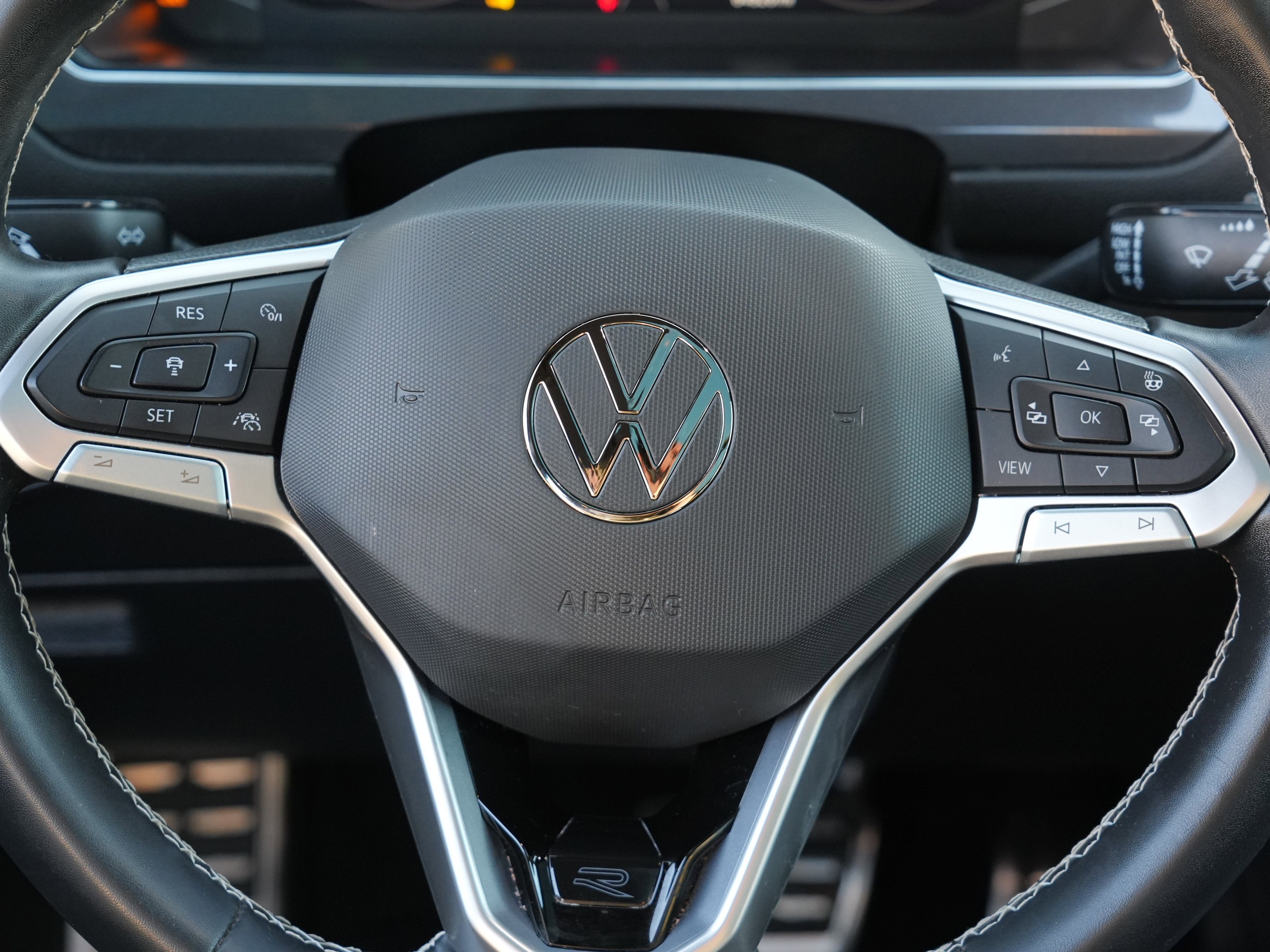 2023 Volkswagen Tiguan SEL R-Line