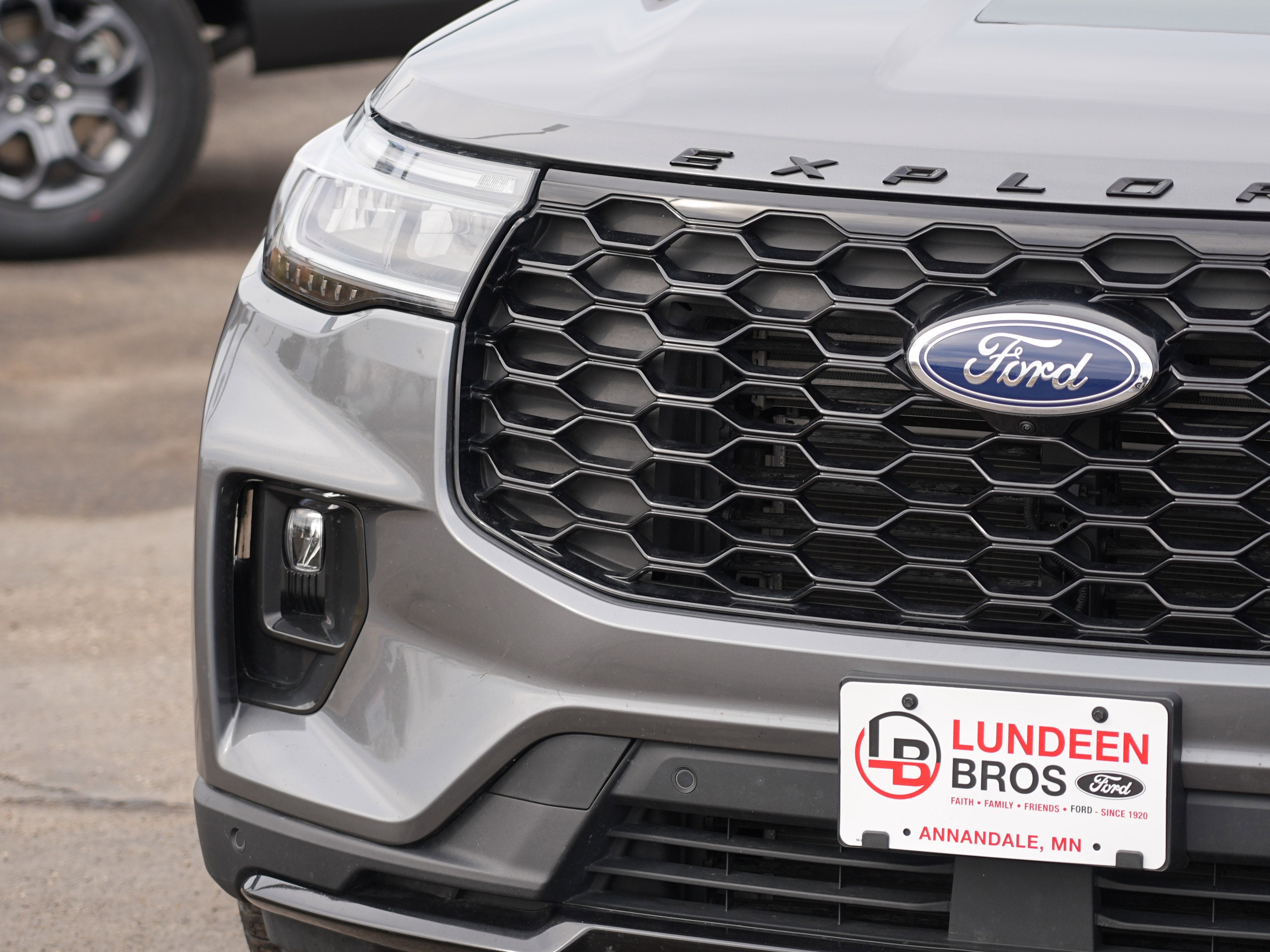 2025 Ford Explorer ST-Line