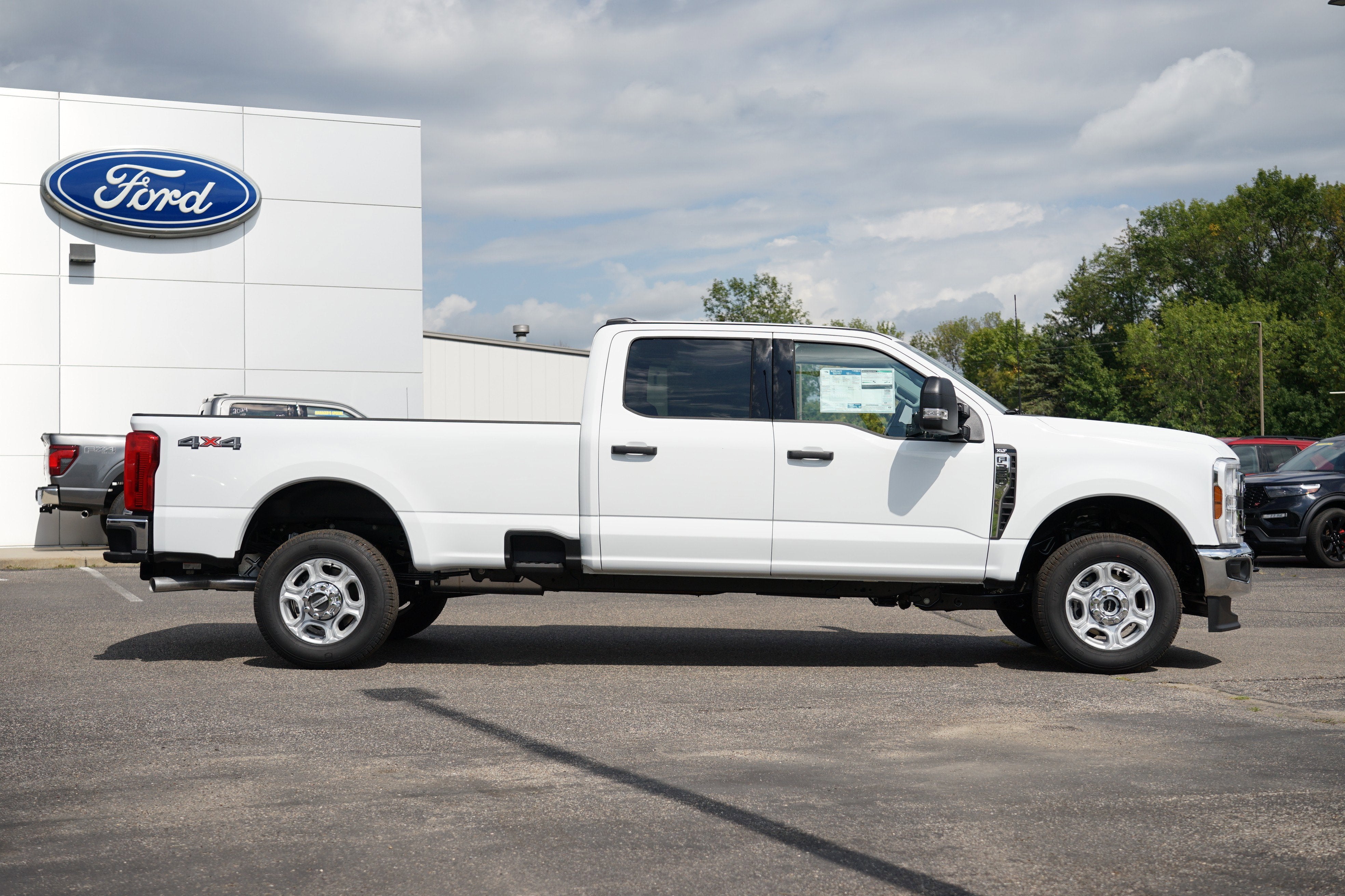 2026 Ford Super Duty F-350 SRW XLT
