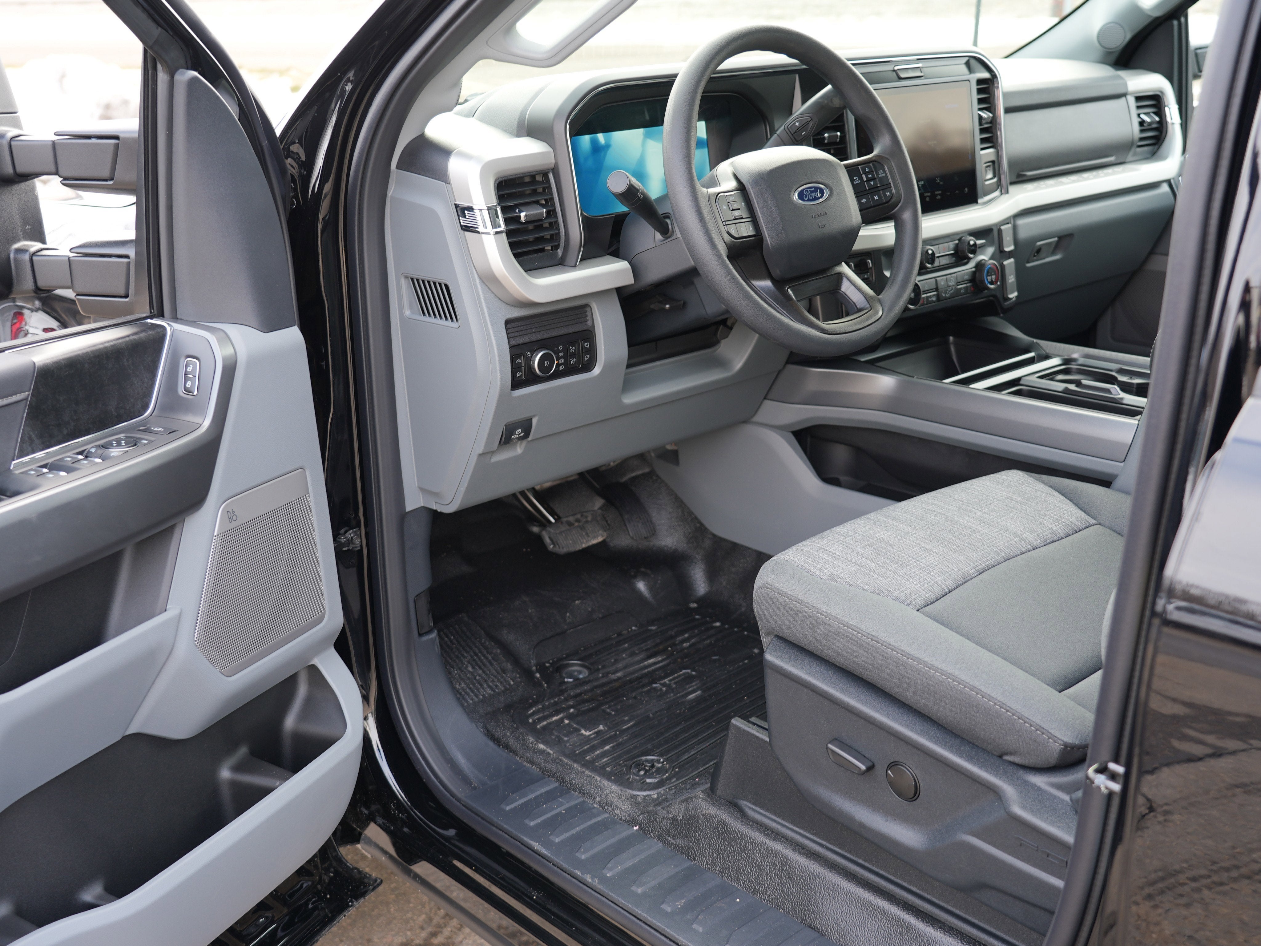 2026 Ford Super Duty F-350 DRW XLT