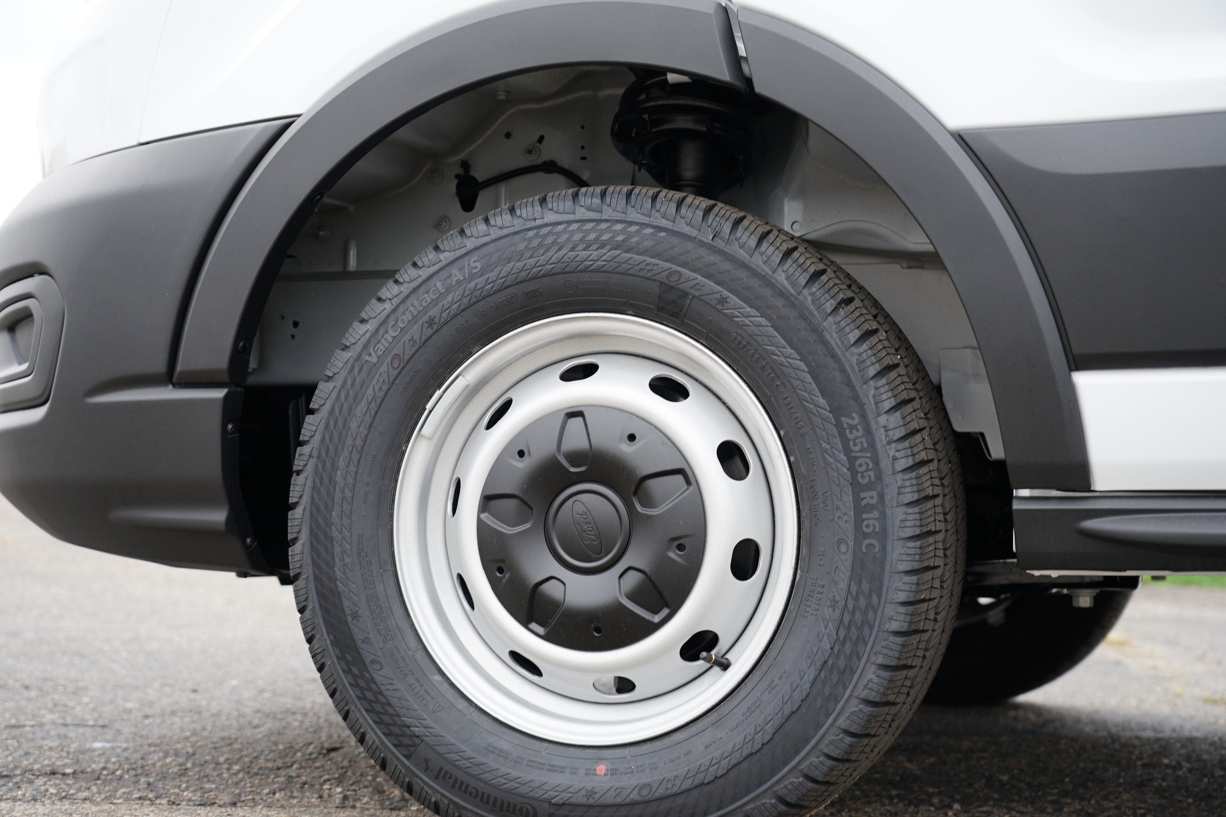 2026 Ford Transit Cargo Van T-250 130" Low Rf 9150 GVWR RWD