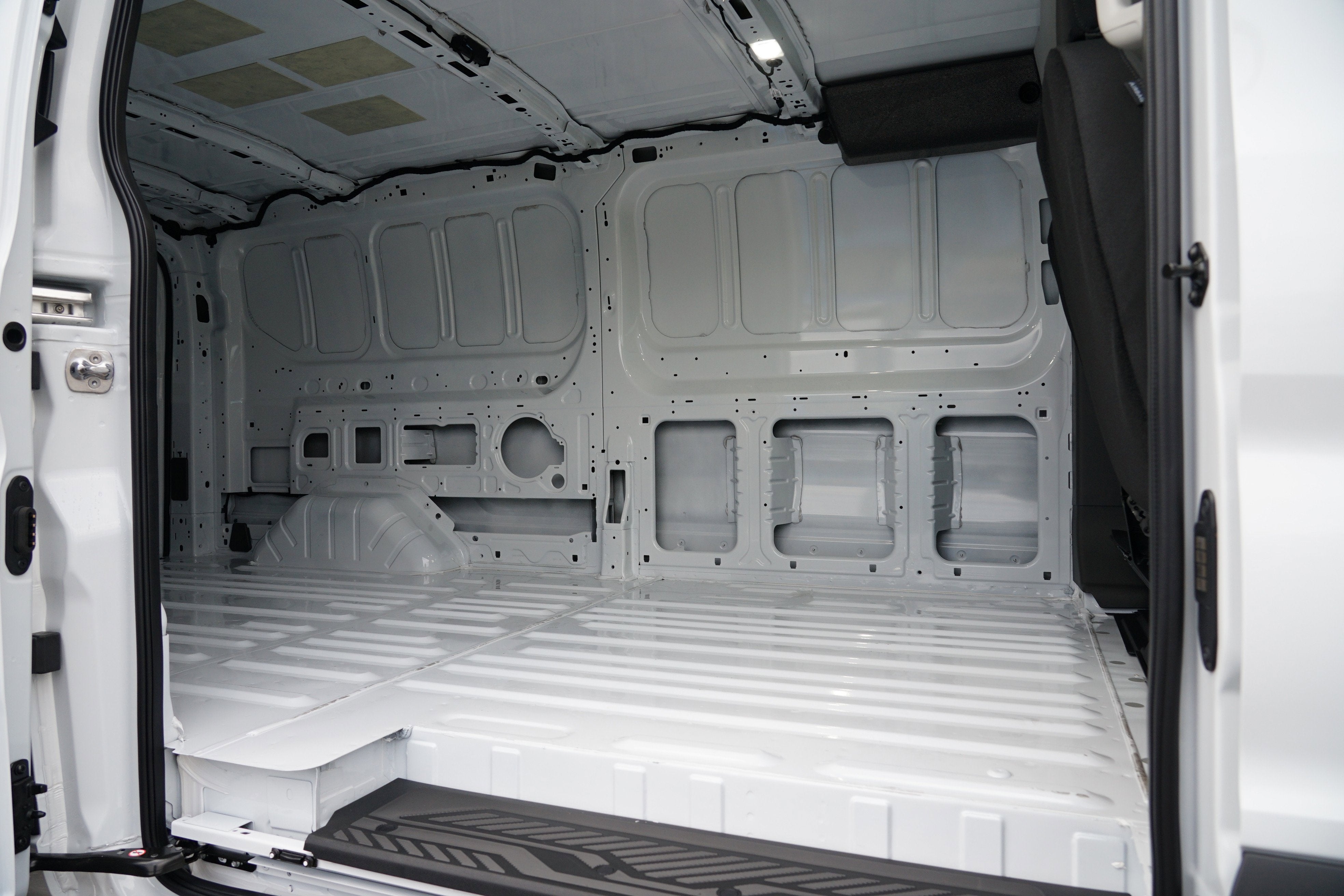 2026 Ford Transit Cargo Van T-250 130" Low Rf 9150 GVWR RWD