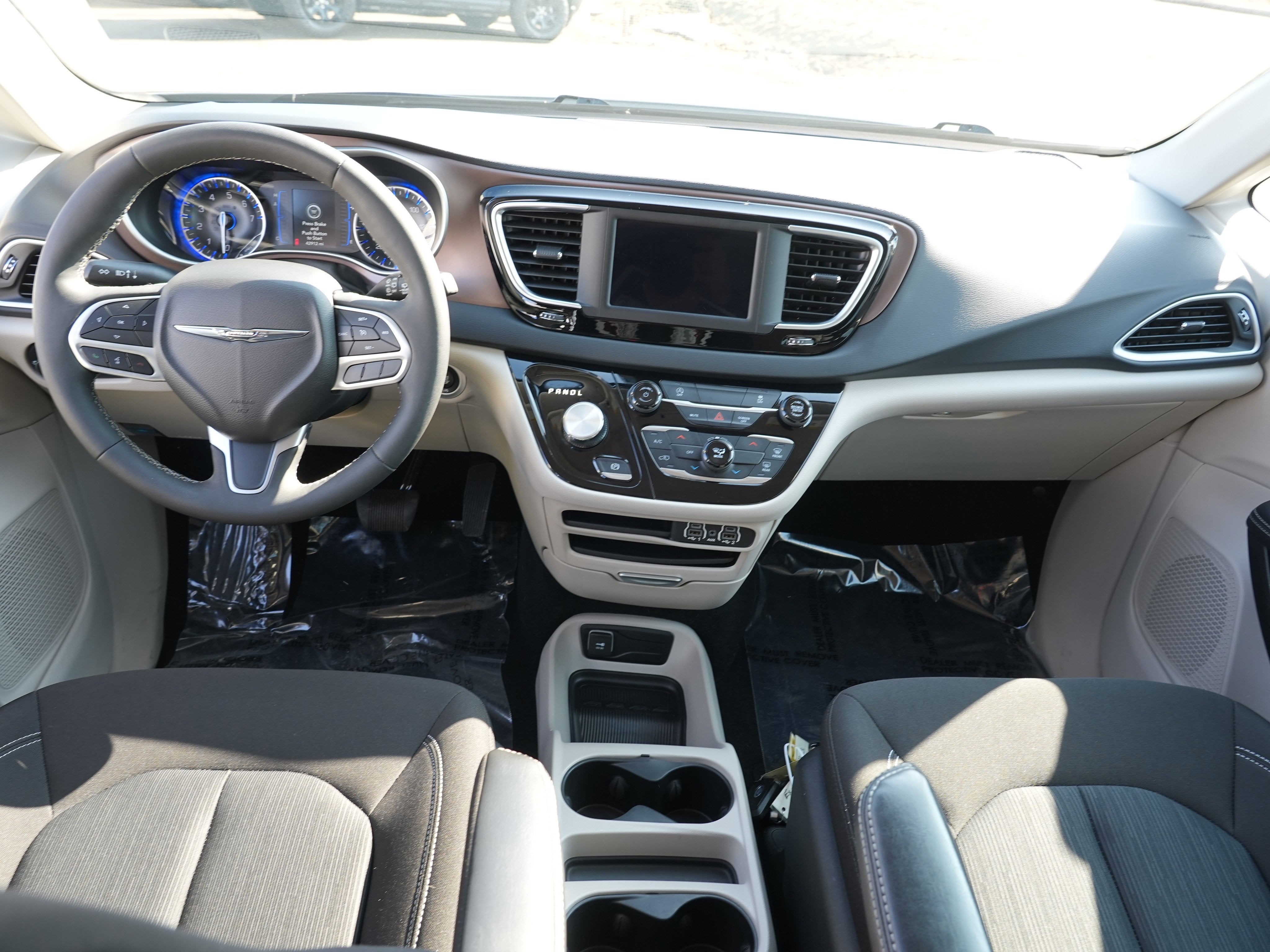 2023 Chrysler Voyager LX